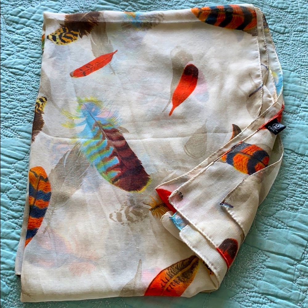 NWOT Feather print scarf 🪶
